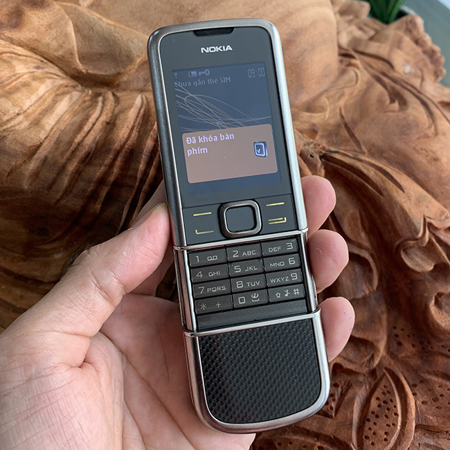 Nokia 8800 Carbon Arte chính hãng zin all đẹp là một sản phẩm độc đáo với chất lượng tuyệt vời. Với thiết kế đẹp mắt, tính năng ưu việt và tình trạng zin all đẹp, chiếc điện thoại này đáng để chúng ta sở hữu. Cùng xem hình ảnh để hiểu thêm về vẻ đẹp của Nokia 8800 Carbon Arte chính hãng zin all đẹp.