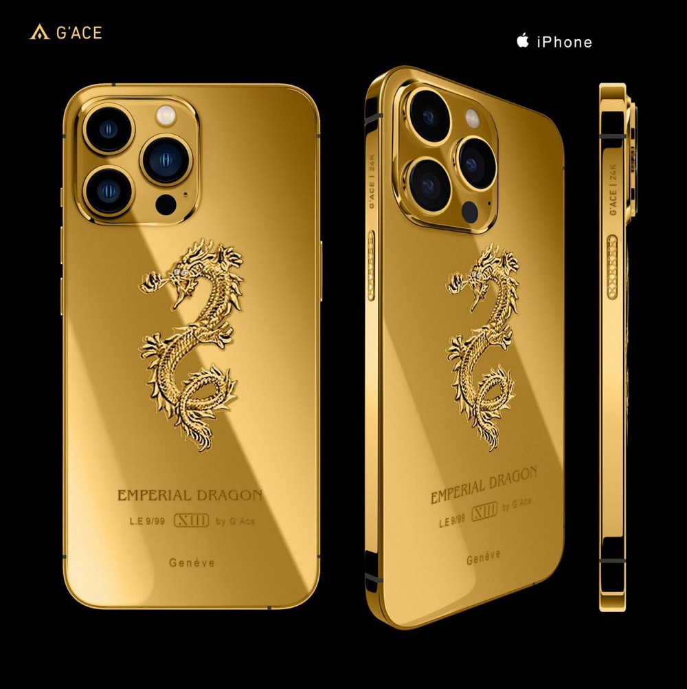 iPhone 13 Pro Max Mạ Vàng Emperial Dragon mang đến cho bạn cảm giác vừa quý phái vừa đầy mạnh mẽ với thiết kế cắt lỗ hình rồng độc đáo. Với sự kết hợp giữa màu vàng tinh tế và hình ảnh họa tiết tinh xảo, chiếc điện thoại này thật sự là một tuyệt tác của công nghệ ấn tượng. Hãy tới và chia sẻ niềm hứng khởi của bạn khi chiêm ngưỡng vẻ đẹp đầy tinh tế của iPhone 13 Pro Max Mạ Vàng Emperial Dragon.