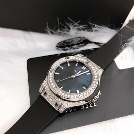 Hublot Classic Fusion Titanium Pavé Diamonds 38mm
