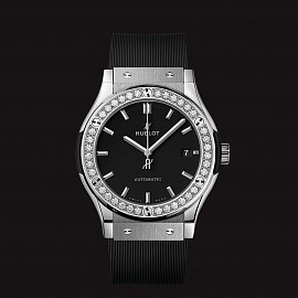 Hublot Classic Fusion Titanium Black Benzel 42mm dây cao su 1 hàng kim