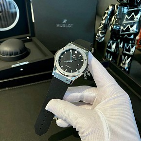 Hublot Classic Fusion 42mm Đen Cao Su