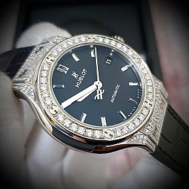 Hublot classic fusion titanium full pavé 38mm