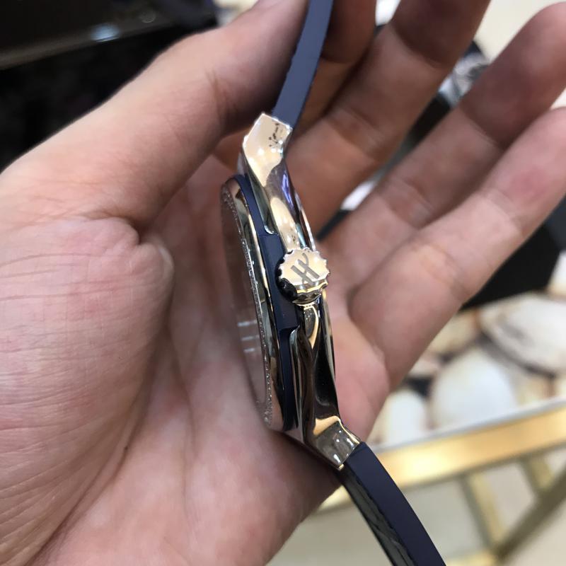 /images/image.php?width=1000&image=/admin/sanpham/Hublot-classic-fusion-titanium-blue-dial-custom-diamonds-33mm2_1981_anhkhac1.jpg