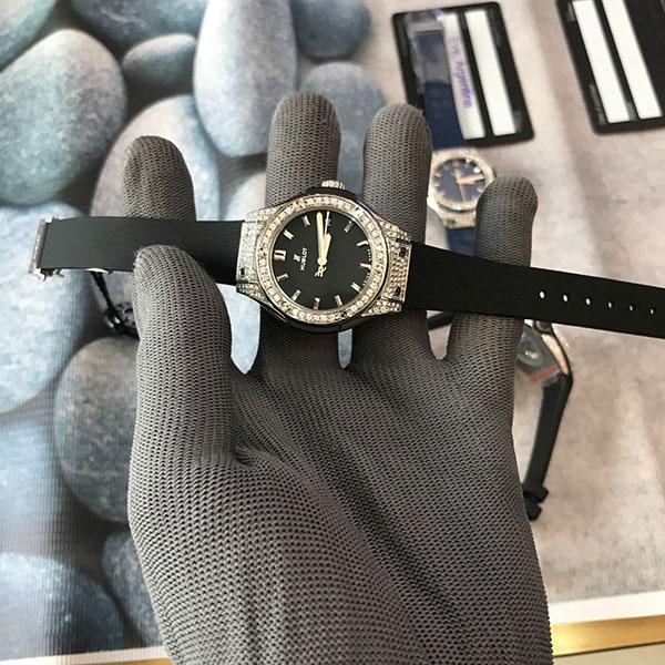 /images/image.php?width=1000&image=/admin/sanpham/Hublot-classic-fusion-titanium-custom-diamonds-33mm_2023_anhkhac0.jpg