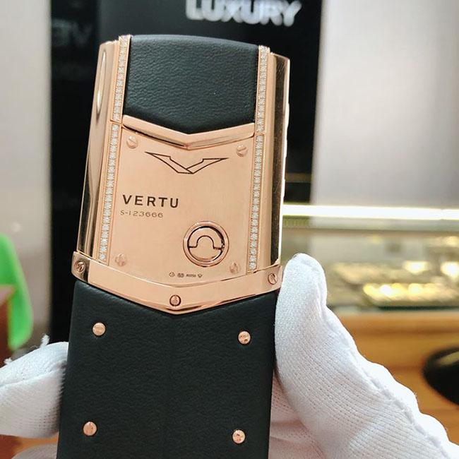 /images/image.php?width=1000&image=/admin/sanpham/Vertu-signature-s-black-leather-mix-red-gold-custom-diamond2_1968_anhkhac1.jpg