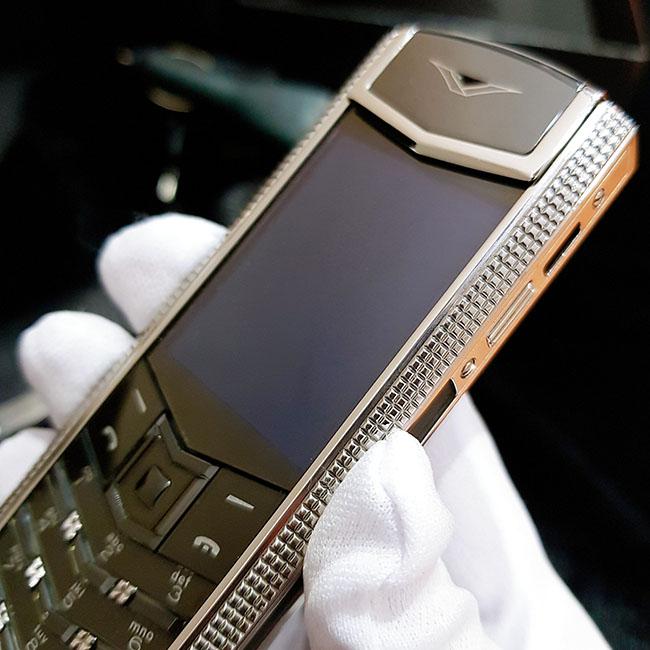 /images/image.php?width=1000&image=/admin/sanpham/Vertu-signature-s-clous-de-Paris5_1942_anhkhac4.jpg
