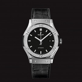 Hublot Classic Fusion Titanium Black Benzel Diamonds 42mm