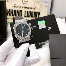 Hublot classic fusion titanium black pavé diamonds 42mm