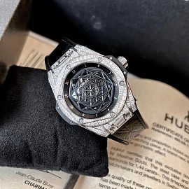 Hublot SangBleu Titanium Full Diamonds 39mm - 2021