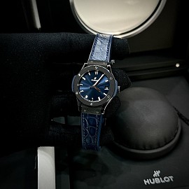 Hublot Classic Fusion Ceramic Navy 33mm - 2022
