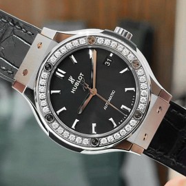 Hublot Classic Fusion Đen Da Cá Sấu Vành Kim Cương Custom