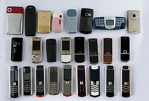 Bộ sưu tập điện thoại Vertu cả chuc tỷ của tay chơi Vertu hiếm có tại Việt Nam