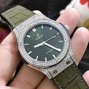 VIDEO: Đồng hồ Hublot Classic Fusion Green Titanium pavé Diamonds 42mm