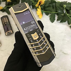 Video: Vertu signature s stainless steel điểm vàng khối